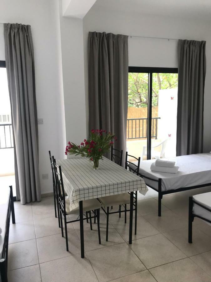 Athinas Court Aparthotel Paphos Luaran gambar