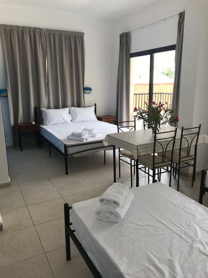 Athinas Court Aparthotel Paphos Luaran gambar